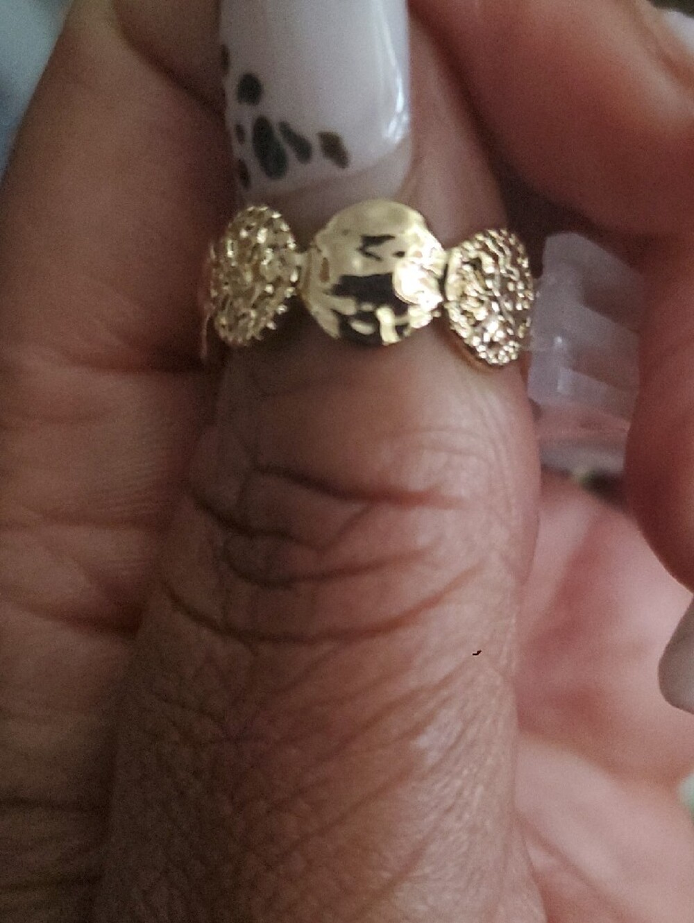 Gold Tone Textured Disc Band Ring - Women Jewelry Size 6 - Picture 2 of 4